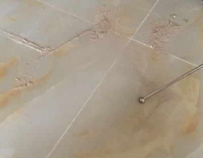 平鲁瓷砖空鼓维修公司分享粘合剂选择不当在瓷砖铺贴过程中可能导致以下问题