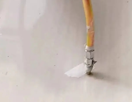 平鲁瓷砖空鼓维修公司专业解答在瓷砖铺贴过程中，如果使用的砂料过粗（如全部使用了粗砂），可能会导致以下问题